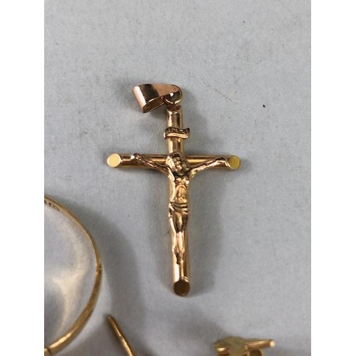 109 - Collection of 9ct Gold jewellery to include pendant crosses (3) and earrings (total weight approx 6.... 