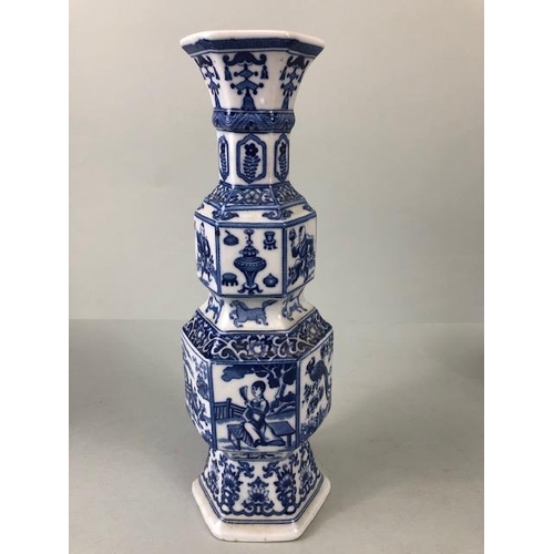 136 - Oriental ceramics, Chinese 18th century export blue and white tankard with dragon handle A.F approxi... 