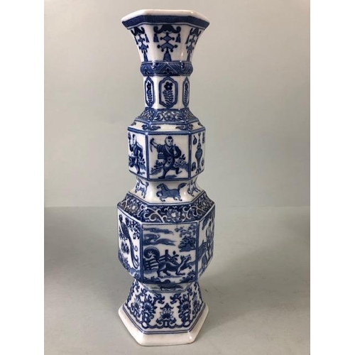 136 - Oriental ceramics, Chinese 18th century export blue and white tankard with dragon handle A.F approxi... 