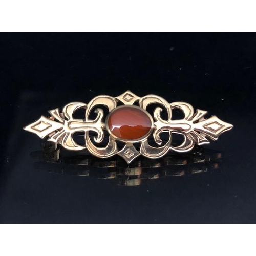 15 - 9ct gold Brooch set with a central Gemstone approx 42mm across and 4.6g