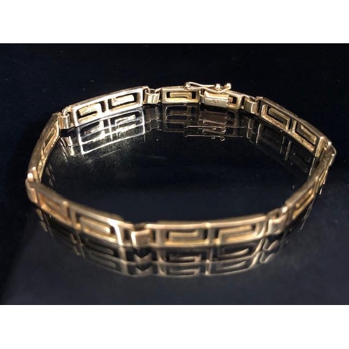 16 - 14ct Gold Bracelet in a contemporary style with good clasp and safety catch approx 18cm long and 11.... 