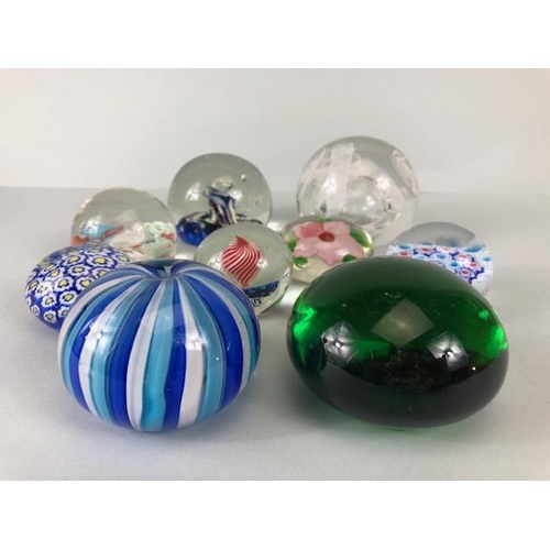 195 - Glass Paperweights, collection of Murano hand made paperweights in various colourful designs  rangin... 