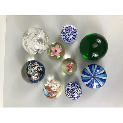 195 - Glass Paperweights, collection of Murano hand made paperweights in various colourful designs  rangin... 