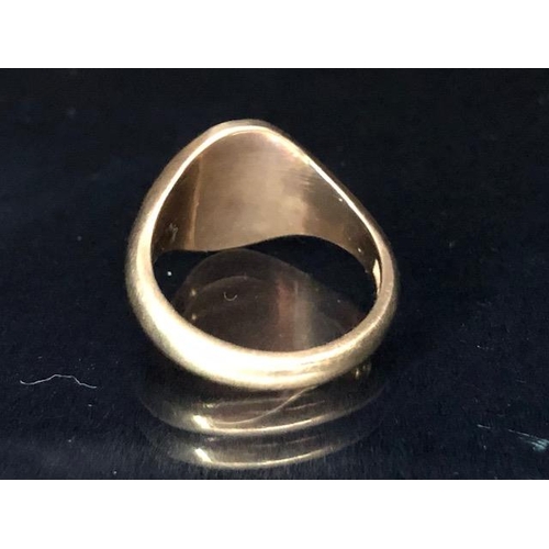 30 - 9ct Gold Signet ring engraved with a Griffin and a star size approx 'P' & 8.2g