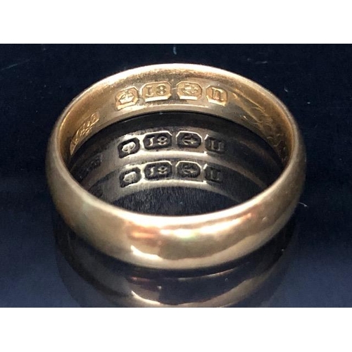 31 - 18ct Gold band size 'L' & approx 5.2g