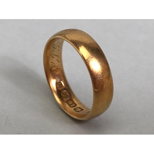 31 - 18ct Gold band size 'L' & approx 5.2g