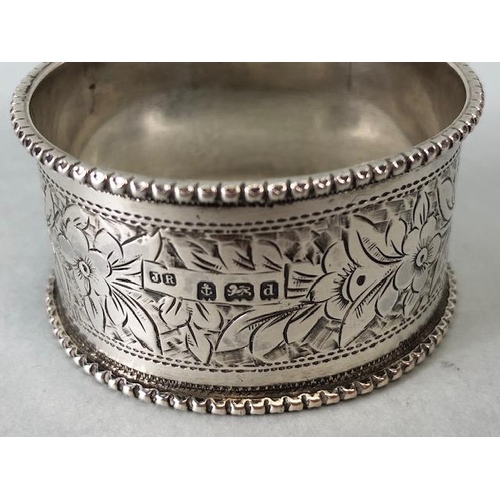 34A - Silver hallmarked lined compact and two hallmarked silver napkin rings (total weight approx60g)