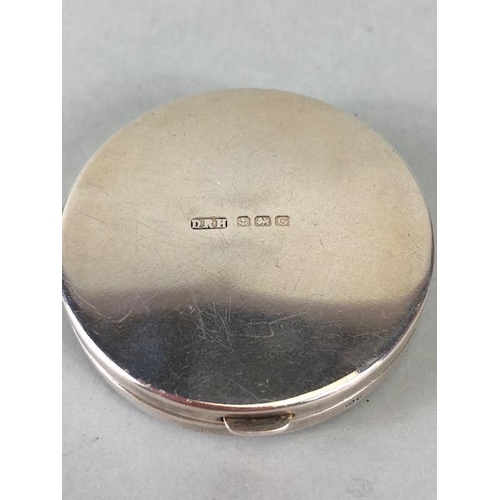 34A - Silver hallmarked lined compact and two hallmarked silver napkin rings (total weight approx60g)