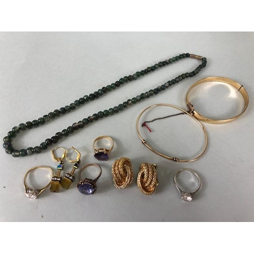 35A - Collection of vintage jewellery to include gold plated bracelet, Art deco style earrings and three 9... 