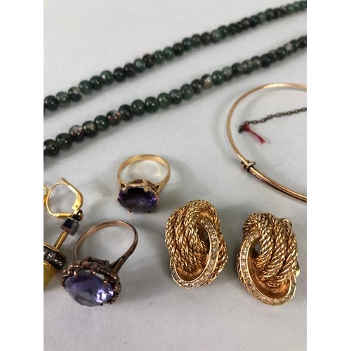 35A - Collection of vintage jewellery to include gold plated bracelet, Art deco style earrings and three 9... 