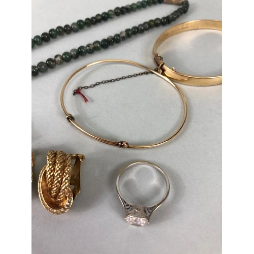 35A - Collection of vintage jewellery to include gold plated bracelet, Art deco style earrings and three 9... 