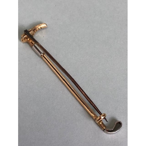 65 - 15ct Gold brooch in the form of a Horse riding Crop approx 60mm in length and total weight approx 5.... 