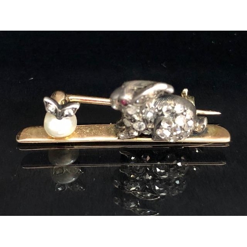 77 - Yellow metal bar brooch mounted with a white metal diamond set rabbit staring at a pearl apple appro... 