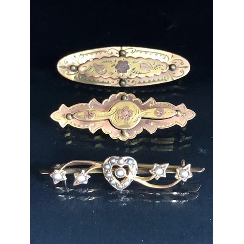 82 - 9ct Gold Sweetheart Brooch set with seed pearls (2.4g) and two other brooches both A/F