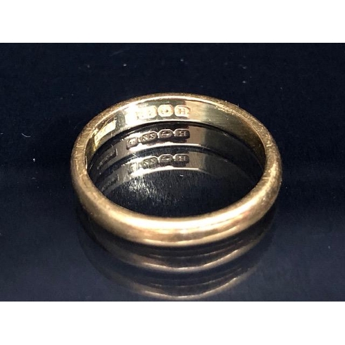 86 - 22ct Gold band size approx 'K' and 3.9g