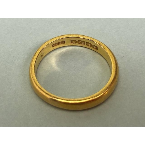 86 - 22ct Gold band size approx 'K' and 3.9g