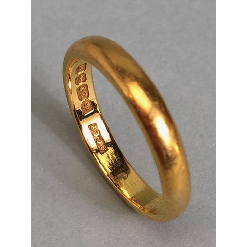 86 - 22ct Gold band size approx 'K' and 3.9g