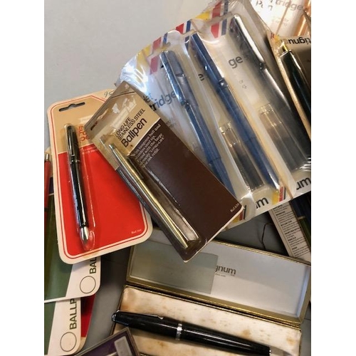 122 - Vintage pens, large quantity of vintage 1980s, Platignum, ball point pens, Fountain pens and pencils... 