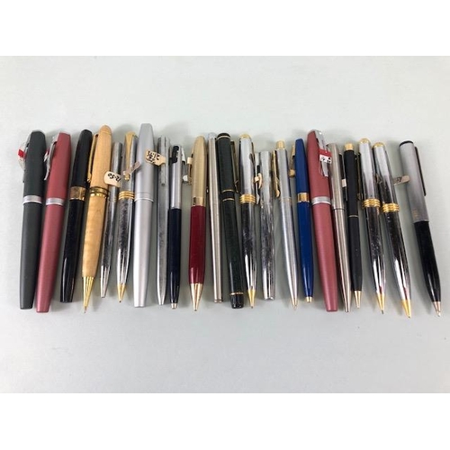 126 - Vintage Pens, collection of vintage 1980s ball point pens, Fountain pens, and propelling Pencils, by... 