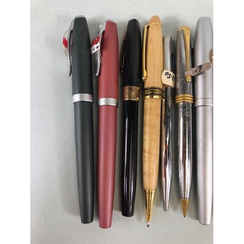 126 - Vintage Pens, collection of vintage 1980s ball point pens, Fountain pens, and propelling Pencils, by... 