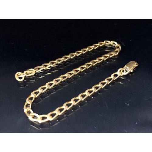 19 - 18ct gold curb link bracelet approx 18cm in length and 4.7g (A/F)