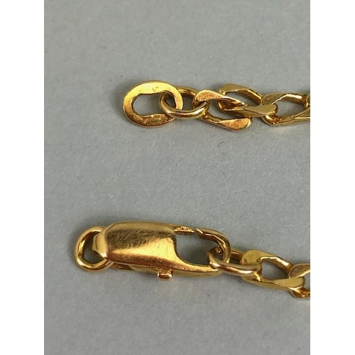 19 - 18ct gold curb link bracelet approx 18cm in length and 4.7g (A/F)