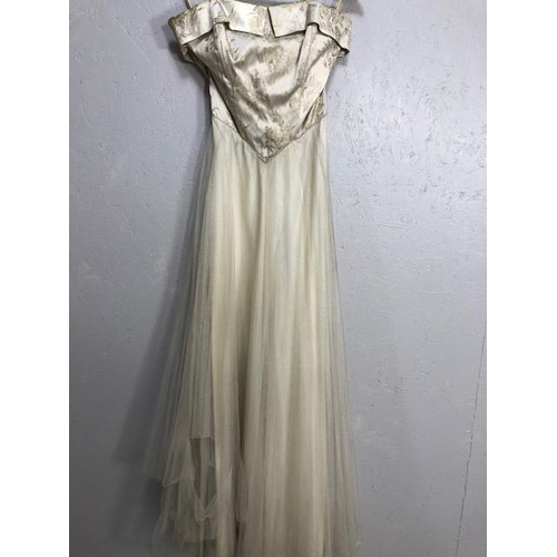 212 - Vintage Clothing, mid 20th century ladies evening gown in Oyster brocade with gold thread detail and... 