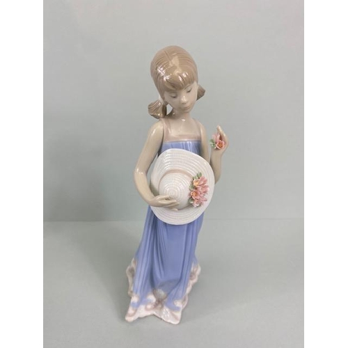 239 - Lladro, porcelain figures 010.05648 Courtney, 05211, Angel, 05210, Jolie, 07677, Art brings us toget... 