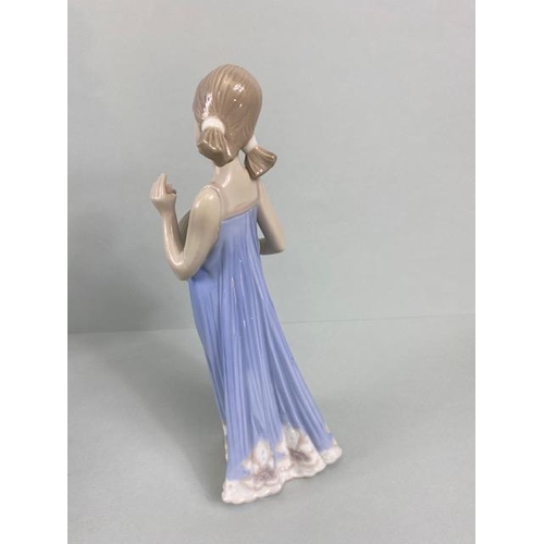 239 - Lladro, porcelain figures 010.05648 Courtney, 05211, Angel, 05210, Jolie, 07677, Art brings us toget... 