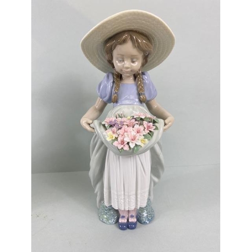 240 - Lladro, collection of porcelain figures, 010.06756, Bountiful Blossoms, 07676, A wish come true, 052... 