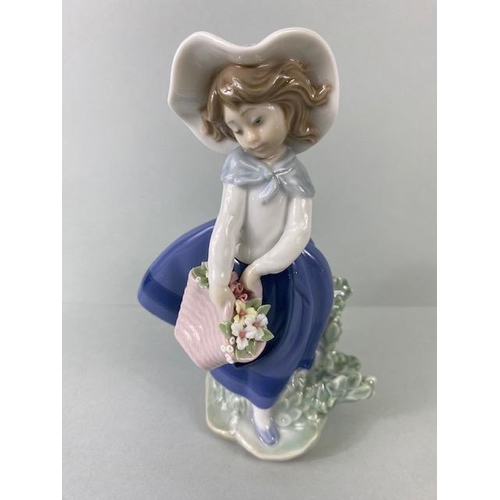 240 - Lladro, collection of porcelain figures, 010.06756, Bountiful Blossoms, 07676, A wish come true, 052... 