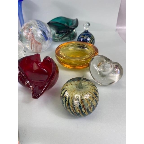 247 - Glass Paperweights and art glass collection, coprising of 12 paper weights, Caithness, Midian, Selki... 