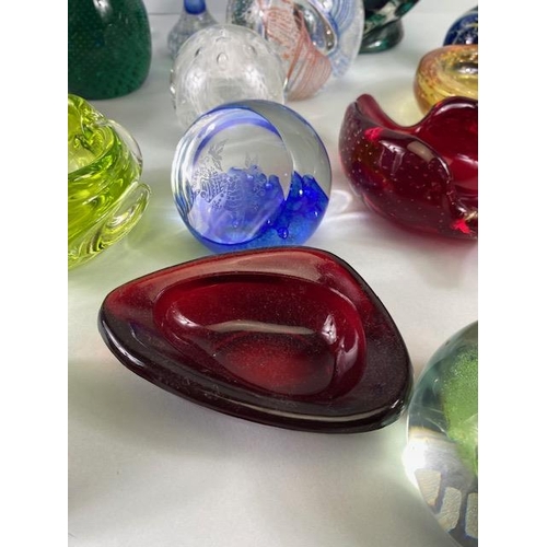 247 - Glass Paperweights and art glass collection, coprising of 12 paper weights, Caithness, Midian, Selki... 