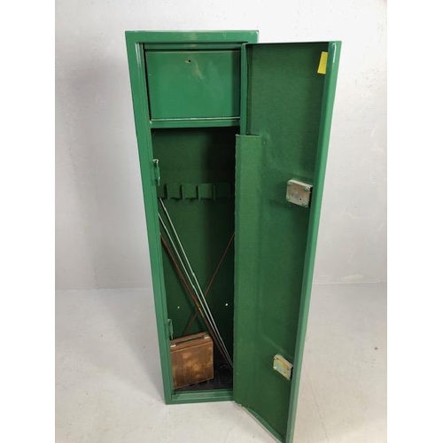 259 - Gun storage cabinet, steel with dark green enamel paint finish, single right hand door, space for 6 ... 