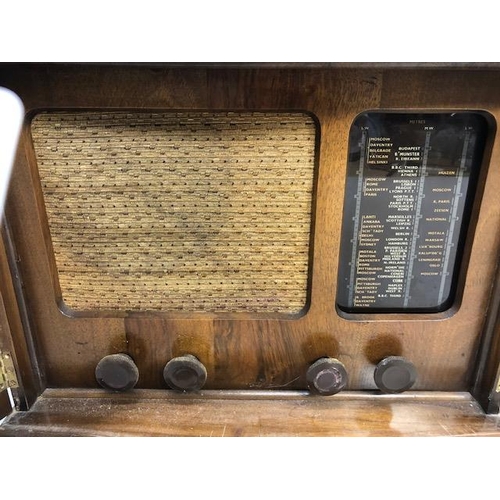 273 - Vintage Radio, 20th century Pamahonic table top cabinet radio approximately 50 x 40 33 cm