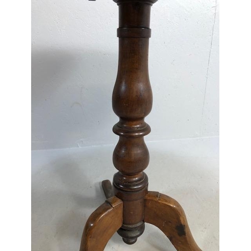 346 - Antique furniture, 19th century tilt top tea table on tripod legs approximately 67cm across