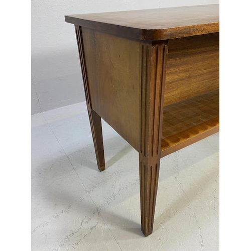 369 - Mahogany library table with open bookshelves to either long side, with tapering fluted legs, approx ... 