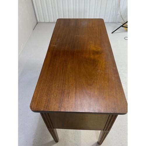 369 - Mahogany library table with open bookshelves to either long side, with tapering fluted legs, approx ... 