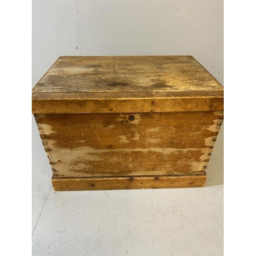 386 - Pine blanket box approx 87 x 60 x 60cm