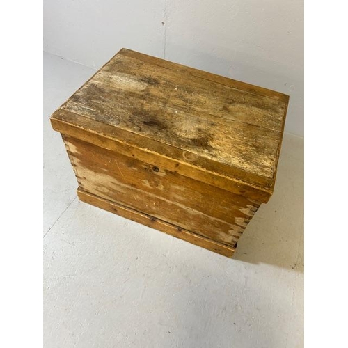 386 - Pine blanket box approx 87 x 60 x 60cm