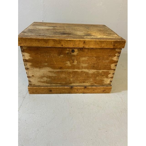 386 - Pine blanket box approx 87 x 60 x 60cm