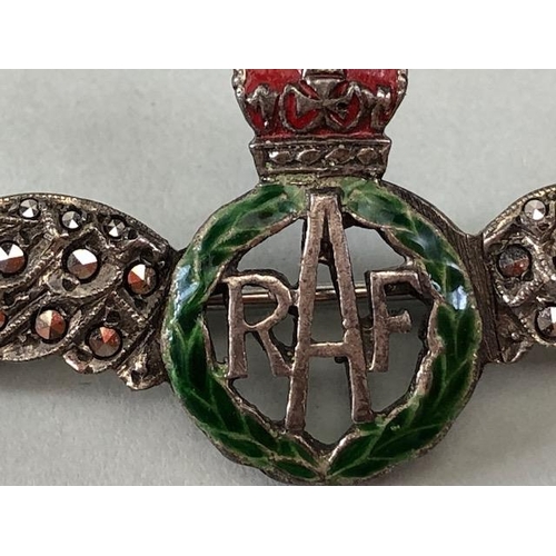 40 - Militaria brooches and badges to include early 20th century RAF Sweetheart wings brooch and Royal ar... 