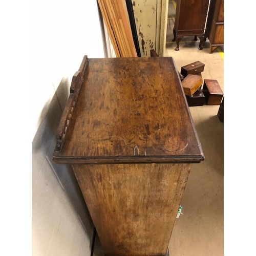 414 - Oak cupboard with bevelled glass inserts and carved panel, opening to three shelves, with original k... 