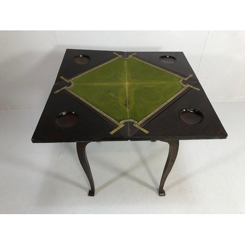 426 - Edwardian games table with inlay top, on serpentine legs, the four triangular quarters of the top hi... 