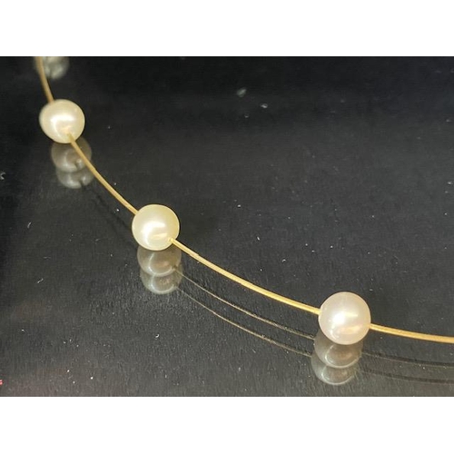 46 - 9ct gold wire and cultured pearl choker necklace of single strand design set with 15 pearls