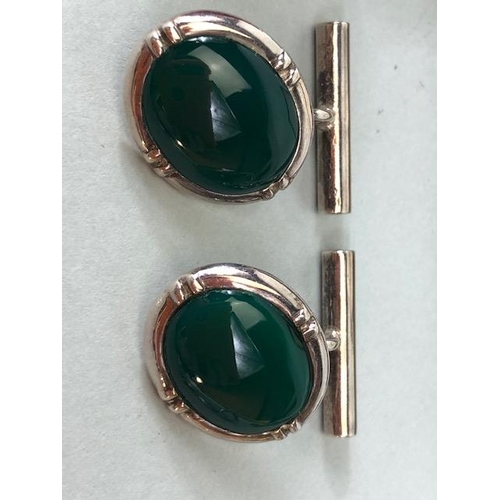 58 - Collection of silver jewellery to include a pair of green stone set cuff links , a cat pendant and c... 