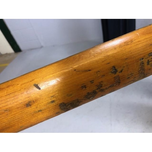 113 - Vintage Oar: An original Oxford Blues Queens College Boat Club rowing Oar. 1st TORPID 1979. OAR numb... 