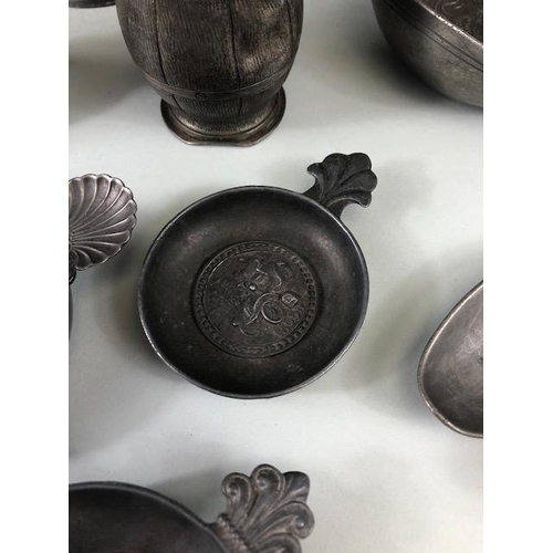 169 - Antique and vintage pewter ware to include a large ale or beer jug, spoons dishes, small jugs etc 13... 