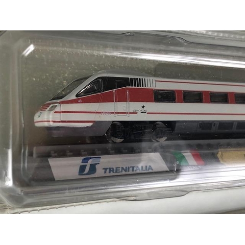 181 - Model railway interest, four N gauge engines ETR 490 Elaris, ETR 300 Settebello, ETR 490 Pendolino, ... 