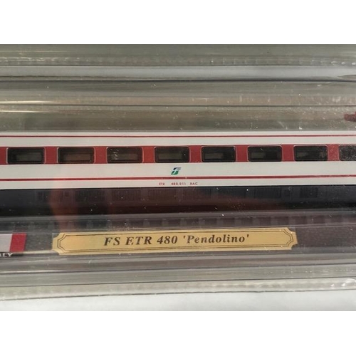 181 - Model railway interest, four N gauge engines ETR 490 Elaris, ETR 300 Settebello, ETR 490 Pendolino, ... 